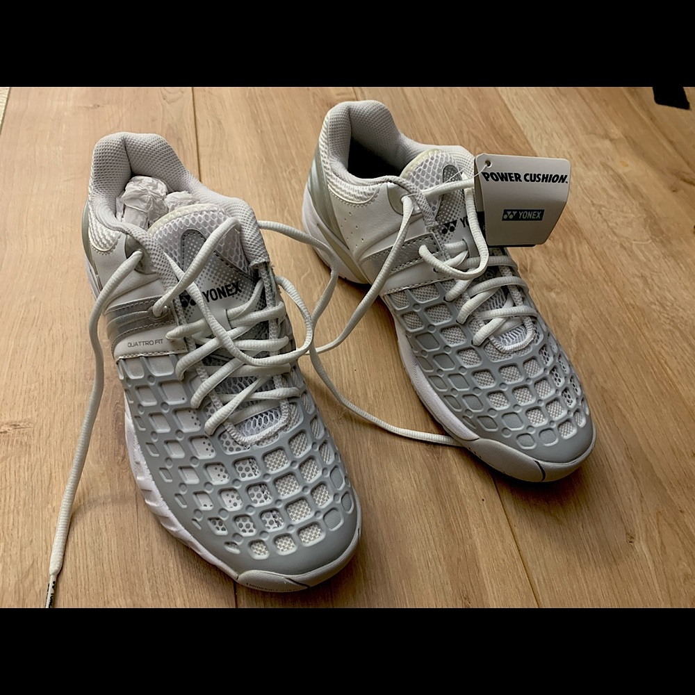 Yonex women’s tennis shoes